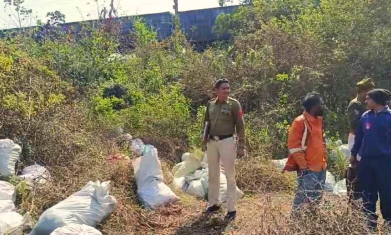 Harda Blast: हरदा ब्लास्ट के बाद शुरू हुई जांच तो जगह-जगह मिल रहा पटाखों का जखीरा