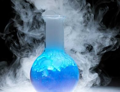 What is Dry Ice: रेस्टॉरेंट के खाने में हो सकता है ये सफेद जहर, देखते ही छोड़ दें टेबल, NCR में पांच लोगों की तबीयत खराब.