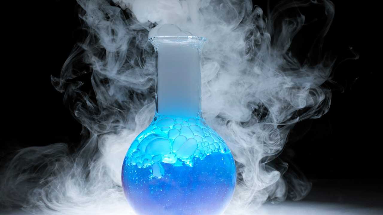 What is Dry Ice: रेस्टॉरेंट के खाने में हो सकता है ये सफेद जहर, देखते ही छोड़ दें टेबल, NCR में पांच लोगों की तबीयत खराब What is Dry Ice: रेस्टॉरेंट के खाने में हो सकता है ये सफेद जहर, देखते ही छोड़ दें टेबल, NCR में पांच लोगों की तबीयत खराब.