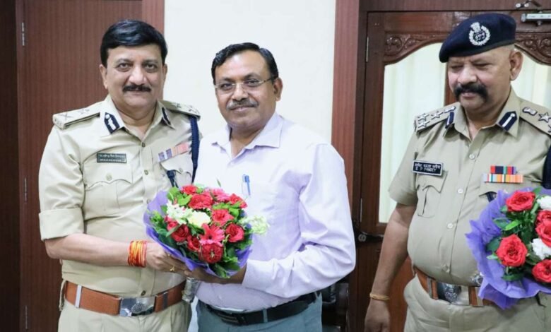 Rewa News: रीवा संभाग के नवागत कमिश्नर बाबू सिंह जामोद ने ग्रहण किया पदभार