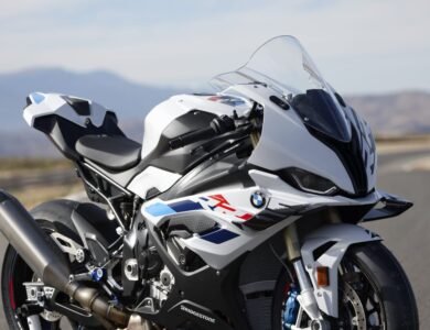 BMW S1000 RR: भारत मे कई लोगों का सपना है यह स्पोर्ट बाइक, टॉप स्पीड जान हो जाएंगे हैरान, जानिए डिटेल