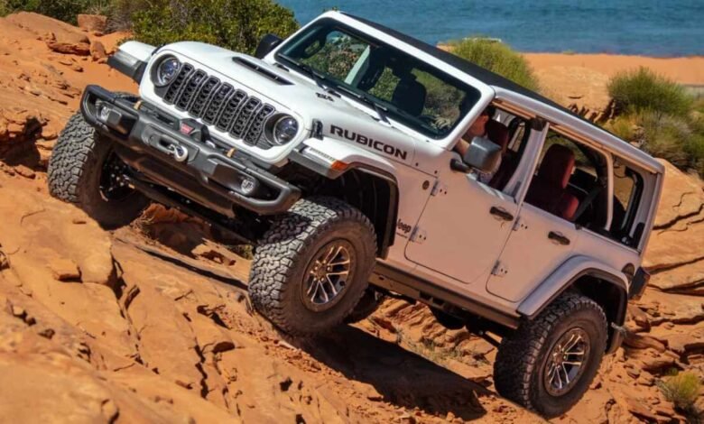 Jeep Wrangler: हर मामले में कई गाड़ियों को टक्कर देती है यह एसयूवी, जानें खास बातें और कीमत