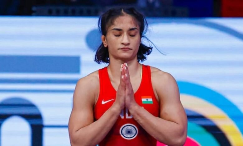 Vinesh Phogat: विनेश फोगाट पेरिस ओलिंपिक से बाहर, सिर्फ 100 ग्राम ज्यादा वजन होने के कारण लिया गया फैसला