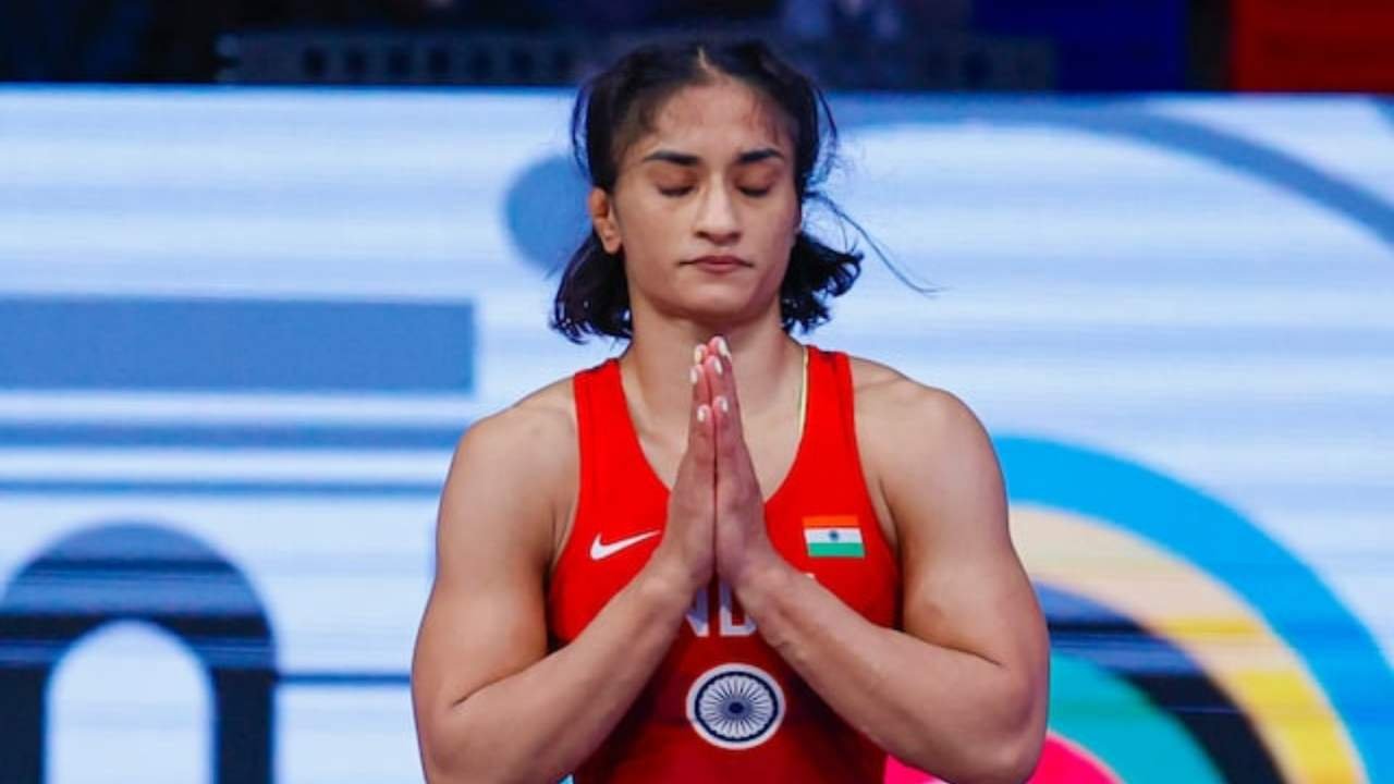 Vinesh Phogat: विनेश फोगाट पेरिस ओलिंपिक से बाहर, सिर्फ 100 ग्राम ज्यादा वजन होने के कारण लिया गया फैसला