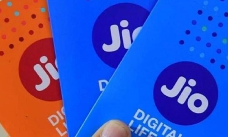 Jio Recharge Plan: 100% डेटा पूरा होने के बाद भी चलाना चाहतें हैं नेट तो यह है तगड़ा प्लान