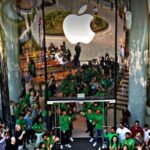  Apple Store In India: I Phone 16 के सेल शुरू होते ही लगी ग्राहकों की लंबी लाइन