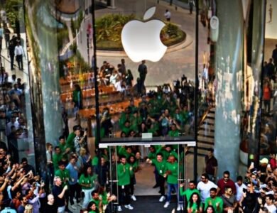  Apple Store In India: I Phone 16 के सेल शुरू होते ही लगी ग्राहकों की लंबी लाइन