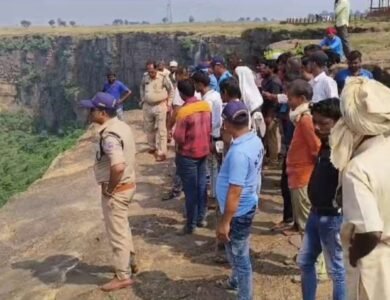 Mauganj News: मऊगंज जिले के बहुती जलप्रपात में गिरे युवक का 3 दिन बाद भी नहीं लगा कोई सुराग