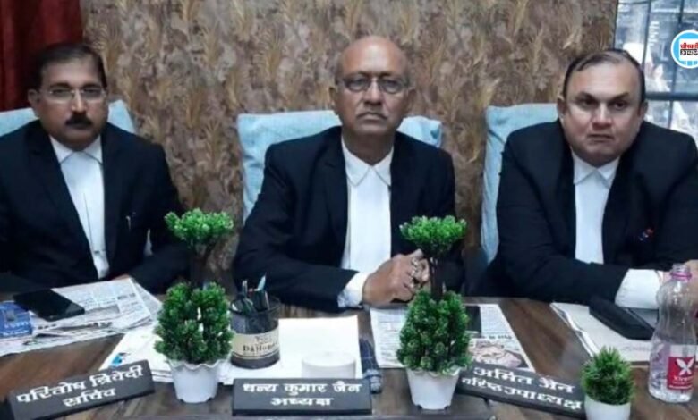 मध्य प्रदेश में अधिवक्ता संघ का बड़ा फैसला, खेतों में पराली जलाने वाले किसानों का केस नहीं लड़ेगा कोई भी वकील