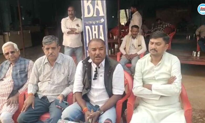 Mauganj News: मऊगंज जिले में खाद और बिजली की समस्याओं को लेकर बोले पूर्व विधायक सुखेंद्र सिंह बन्ना