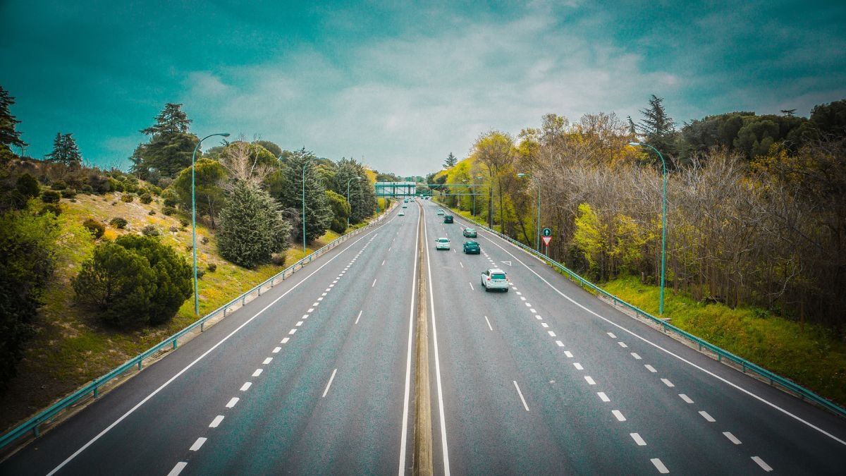 Mahakal Expressway: मध्यप्रदेश में जल्द तैयार होगा एक नया एक्सप्रेस-वे, काम हुआ शुरू, 50 से अधिक गांव होंगे शहर से कनेक्ट Mahakal Expressway: New Highway in Madhya Pradesh to Connect 50+ Villages