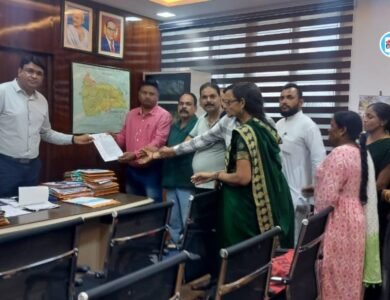 Mauganj News: मऊगंज जिले में ई अटेंडेंस के खिलाफ शिक्षकों ने खोला मोर्चा, कलेक्टर को सौंपा ज्ञापन