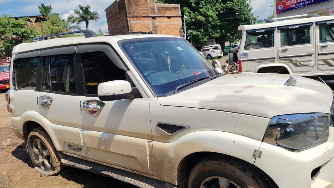 Mauganj News: मऊगंज पुलिस ने 1100 सीसी नशीली कफ सिरप लोड स्कॉर्पियो वाहन किया जप्त, वाहन छोड़ भागे आरोपी Mauganj News: मऊगंज पुलिस ने 1100 सीसी नशीली कफ सिरप लोड स्कॉर्पियो वाहन किया जप्त, वाहन छोड़ भागे आरोपी