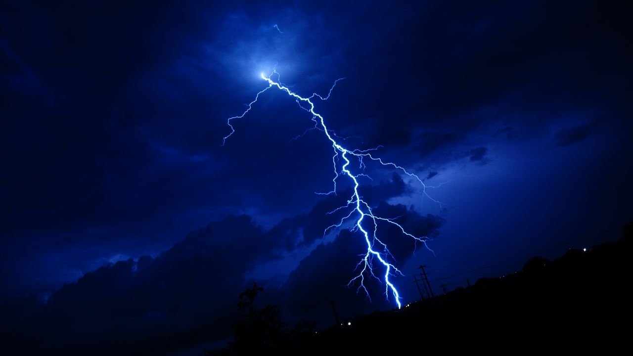 Lightning Safety Tips: क्यों गिरती है आकाशीय बिजली, जानिए बचाव के उपाय