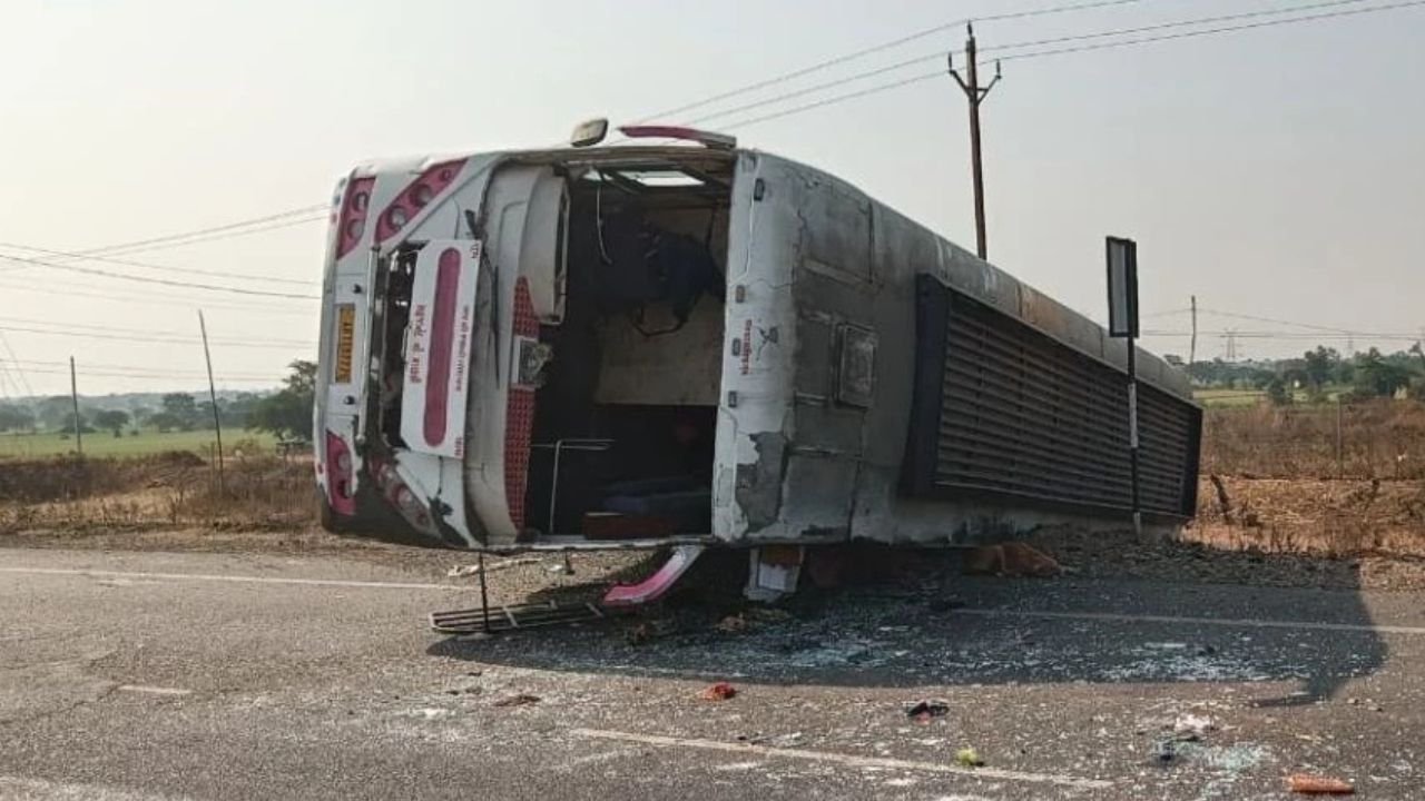 indore-ahmedabad fourlane bus overturns

