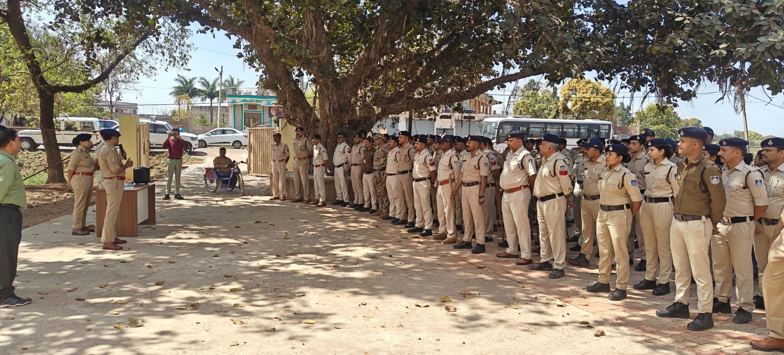 Mauganj News: मऊगंज एसपी का सख्त संदेश, होली पर हुड़दंग नहीं होगा बर्दाश्त, ड्रोन कैमरे से रखी जाएगी नजर Mauganj News: मऊगंज एसपी का सख्त संदेश, होली पर हुड़दंग नहीं होगा बर्दाश्त, ड्रोन कैमरे से रखी जाएगी नजर