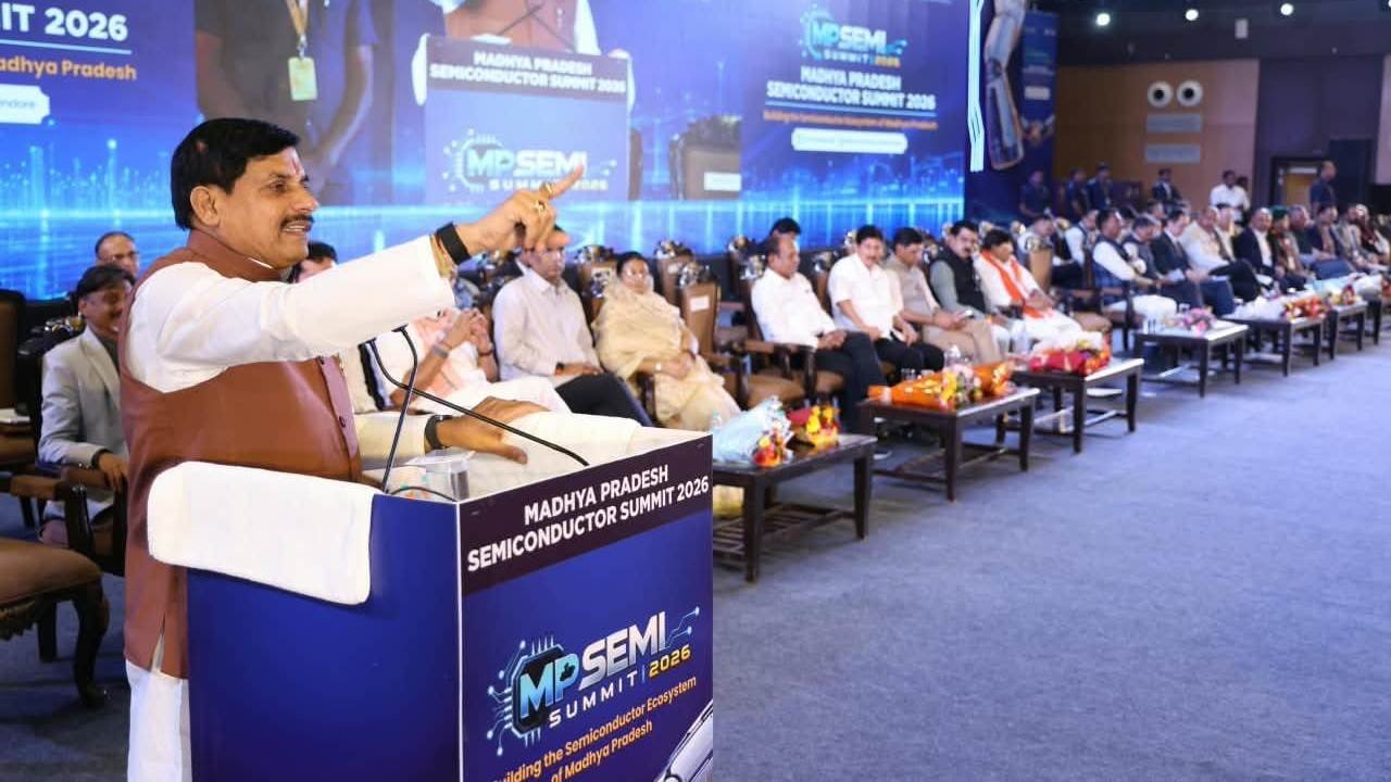 MP Semiconductor Summit 2026: मध्य प्रदेश में आएगा 9,625 करोड़ रुपये का निवेश, हजारों युवाओं को मिलेगा रोजगार MP Semiconductor Summit 2026: मध्य प्रदेश में आएगा 9,625 करोड़ रुपये का निवेश, हजारों युवाओं को मिलेगा रोजगार